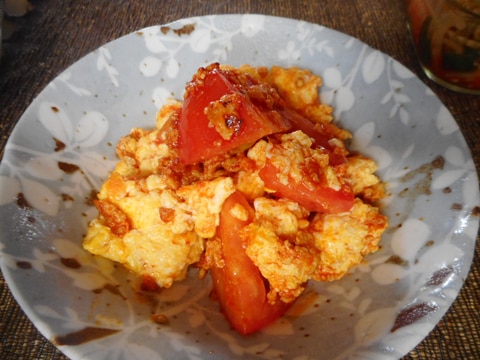 ひき肉とトマトのピリ辛卵炒め